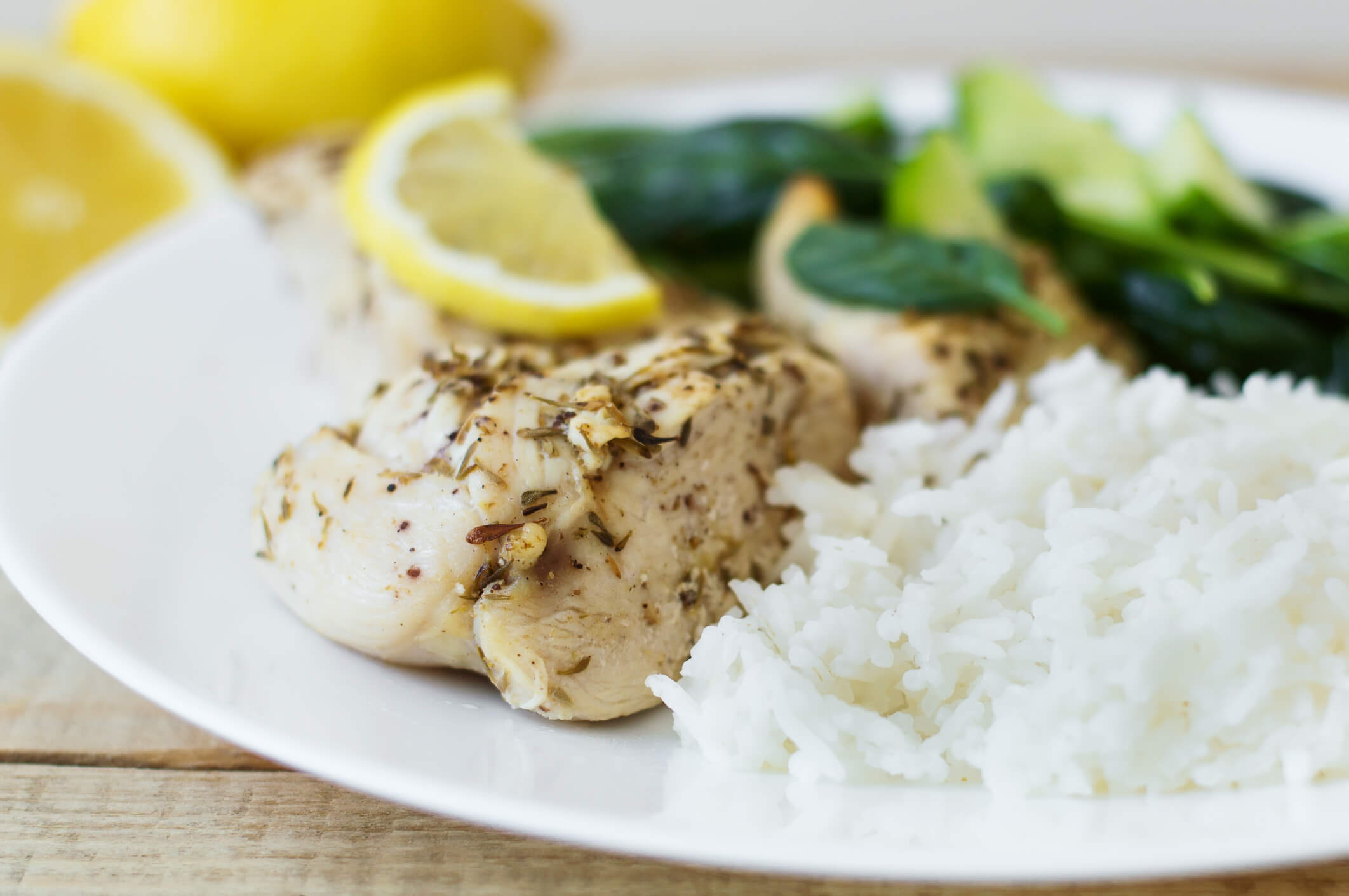 Entenda a pirâmide alimentar brasileira e monte o prato ideal para você!